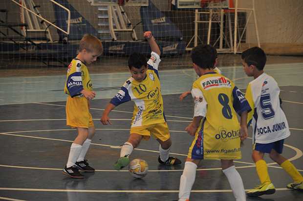 Taça Araucária de Futsal Menores 2015 continua com muitos jogos no fim de semana