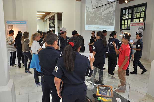 Alunos da Guarda Mirim visitam Museu Tingui-Cuera