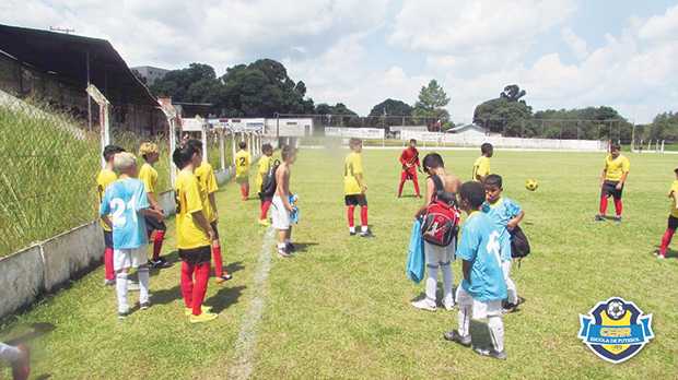 Escolinha de Futebol do CEAR segue firme na Copa Tostão