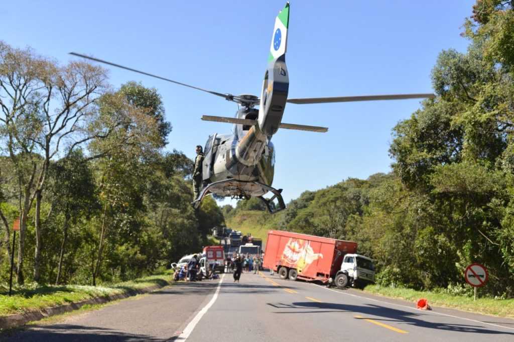 Vítima de acidente na PR-423 é resgatada por helicóptero