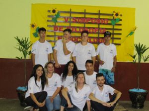 Alunos do Colégio Guajuvira são parabenizados pela organização de Simpósio