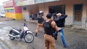 Quase 100 revistados em nova operação da Polícia Militar em Araucária