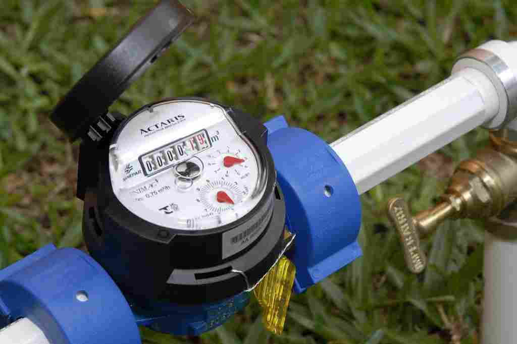 Sanepar alerta sobre riscos com instalação de equipamentos na rede de água ou junto ao hidrômetro