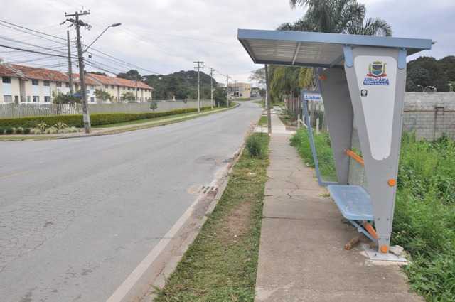 Condomínio reclama de mudança no local de abrigo de ônibus