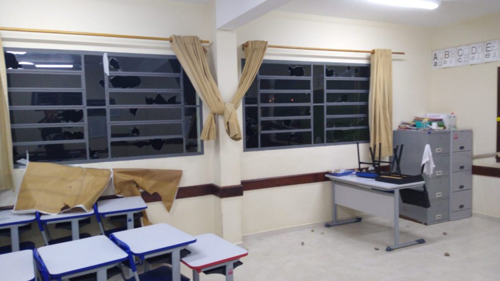 Adolescentes são flagrados depredando escola no Campina da Barra