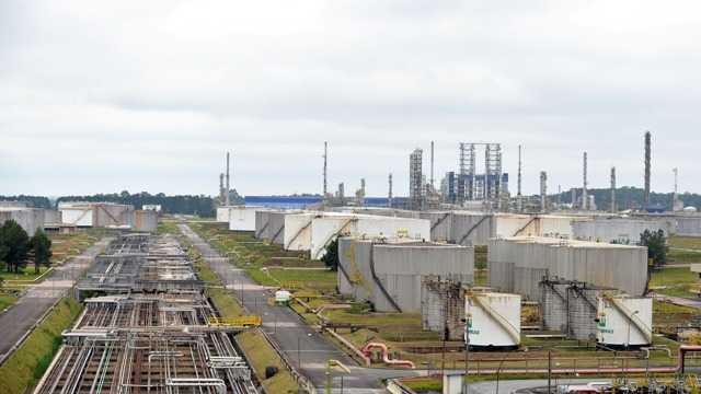 Petrobras explica motivo das chamas altas na tocha da Repar