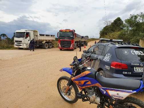 Trânsito e GM abordaram veículos em blitz na área rural
