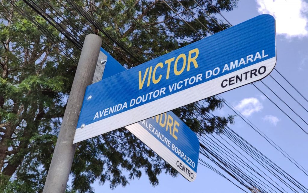 Prefeitura começa a instalar novas placas com nomes de ruas