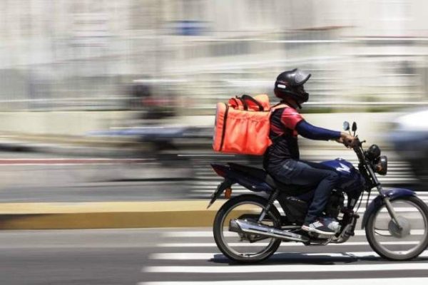 Campanha do Trânsito e da ACIAA divide opiniões entre os motoboys