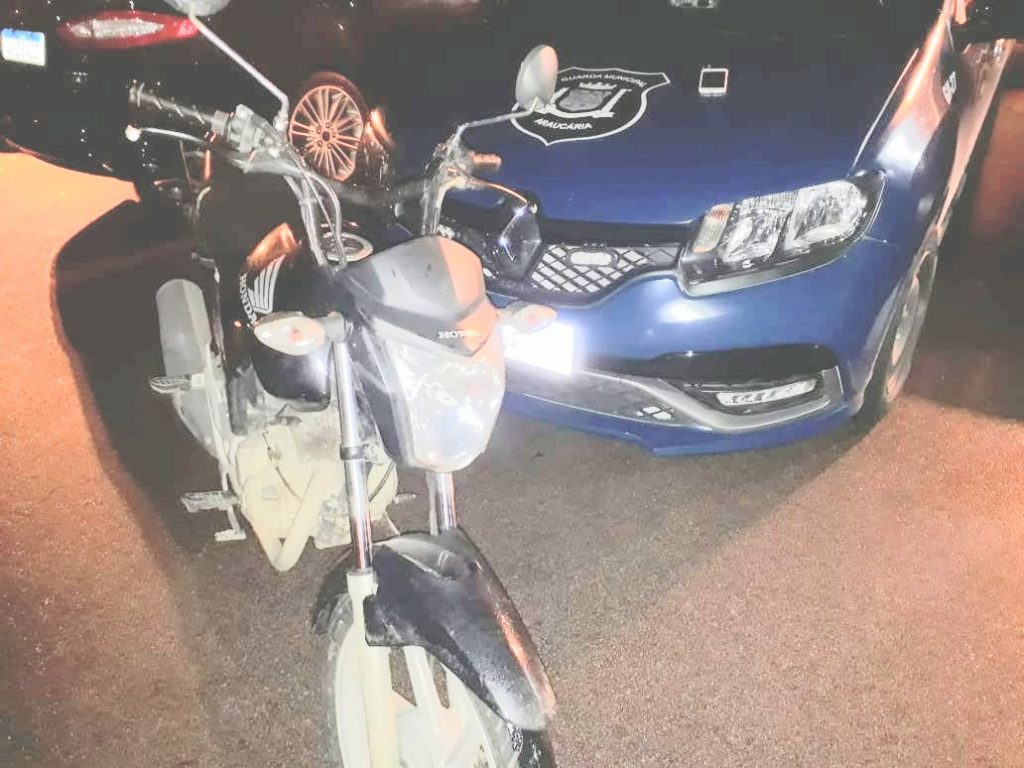 Homem é preso com moto e celular roubados