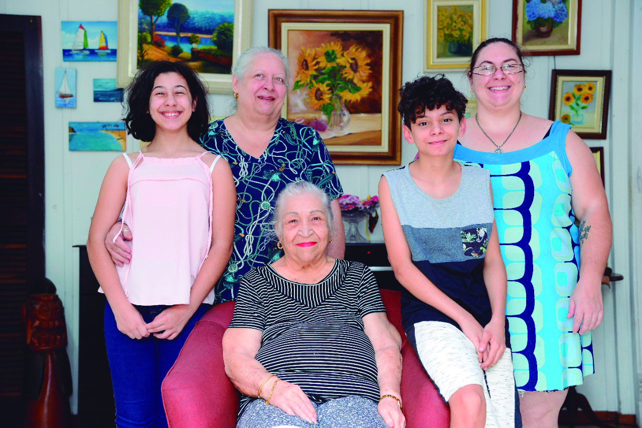 Família cria uma nova rotina para garantir a saúde da matriarca em tempos de pandemia
