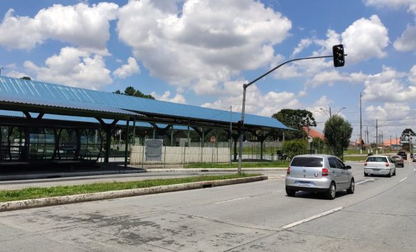 Semáforo desligado atrapalha motoristas do Ligeirinho