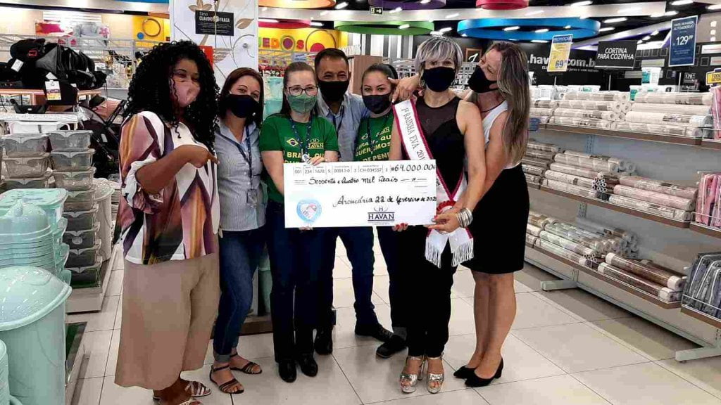 ONG EVA recebe Troco Solidário de loja de departamentos