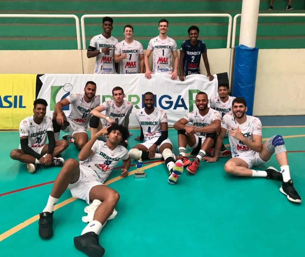 Voleibol masculino de Araucária conquista a primeira vitória na Superliga B