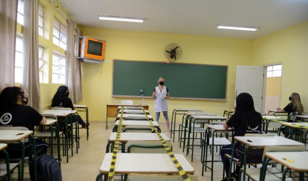 Aulas presenciais da rede estadual terão retorno gradativo a partir de 10 de maio