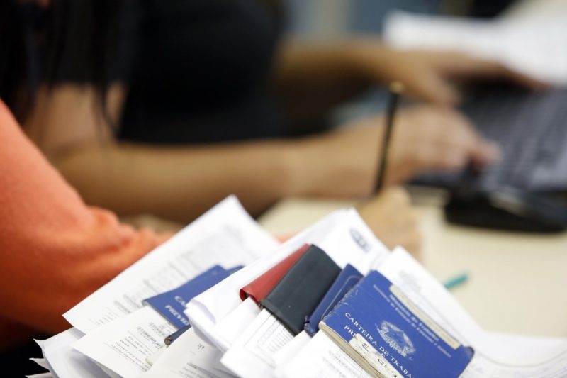 Agência do Trabalhador retoma atendimento presencial aos poucos