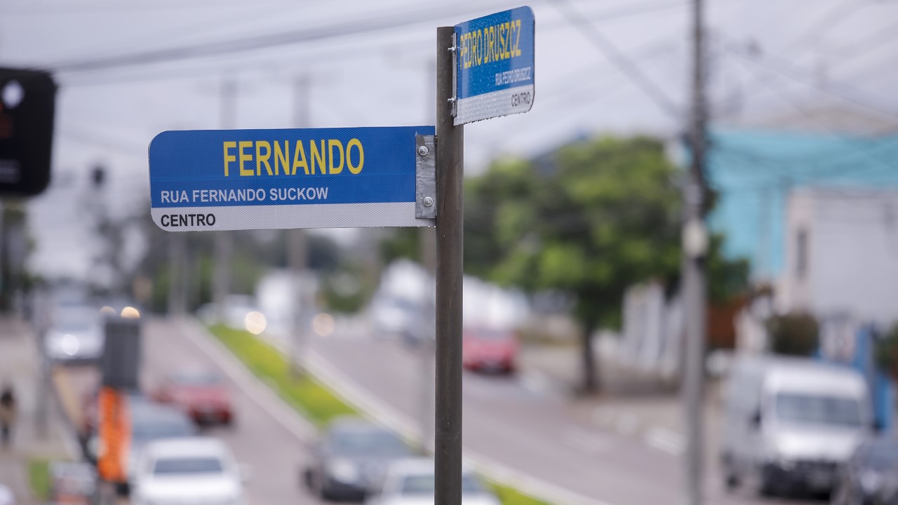 Mais de 1.600 placas toponímicas já foram instaladas nas ruas da cidade
