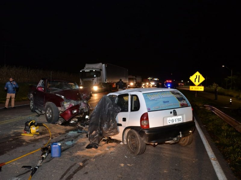 Duas pessoas perdem a vida em trágico acidente na Rodovia do Xisto na noite de segunda-feira, 19