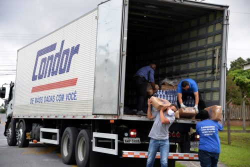 Araucária recebe 6 toneladas de alimentos de rede de hipermercados