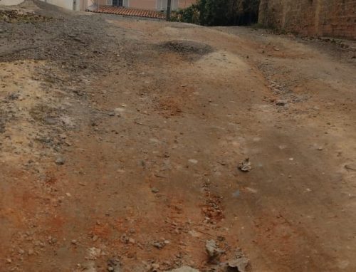 Moradores seguem cobrando o asfalto em duas ruas do bairro