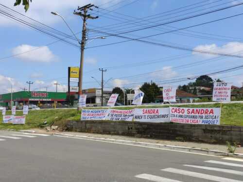Familiares de Sandra protestam por justiça em frente ao Condor