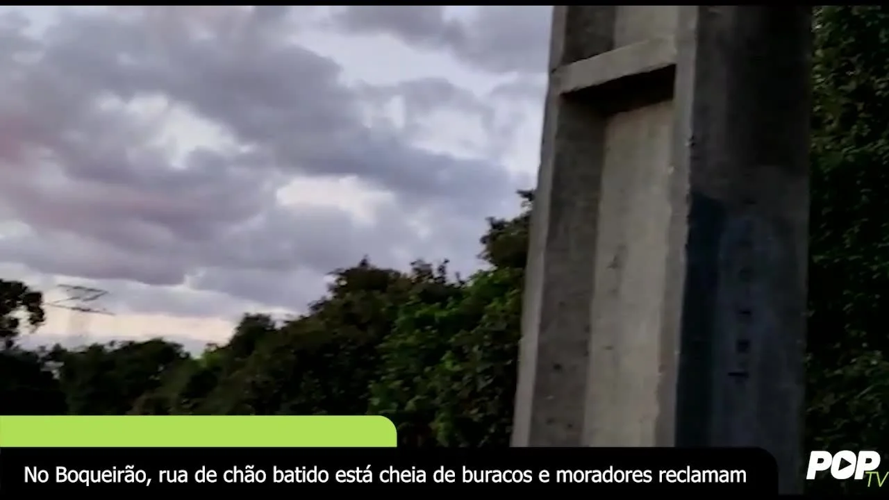 No Boqueirão, rua de chão batido está cheia de buracos e moradores reclamam