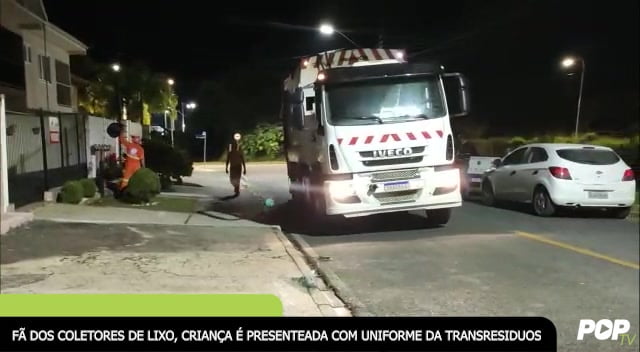Fã dos coletores de lixo, criança é presenteada com uniforme da Transresiduos