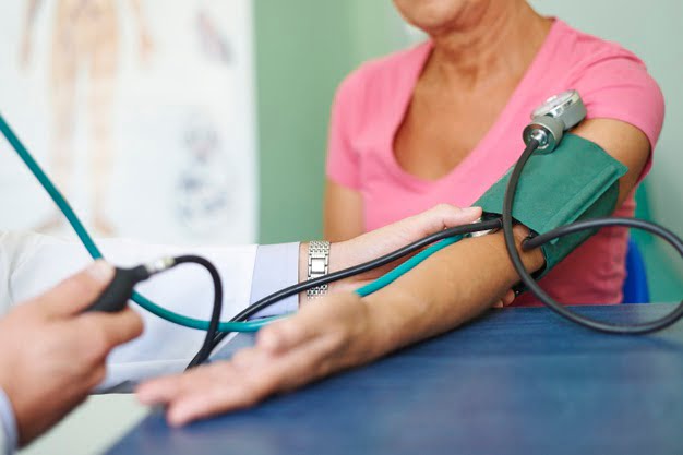 Cardiologista da Clínica São Vicente alerta sobre os cuidados necessários para quem tem pressão alta