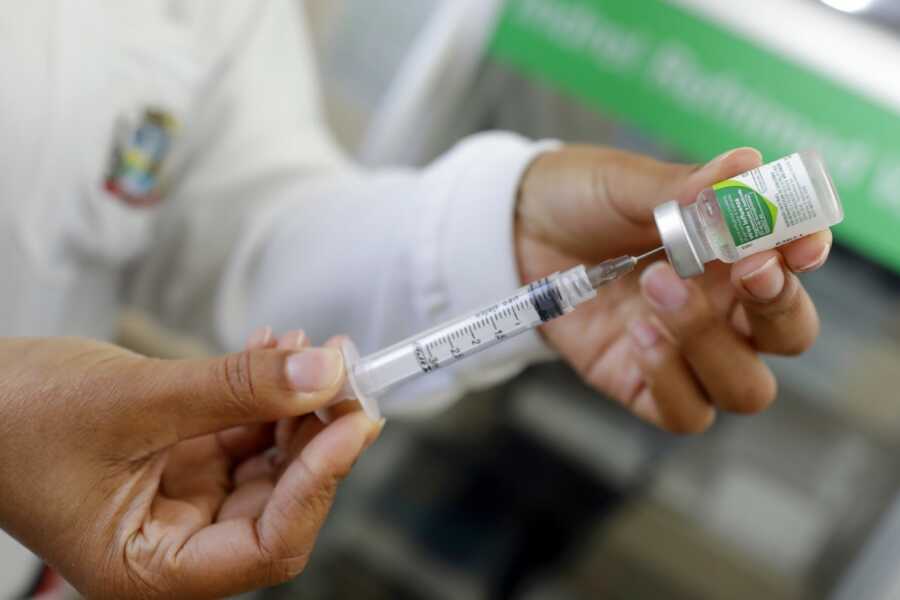 Vacina da gripe está disponível para todos os profissionais da educação em Araucária