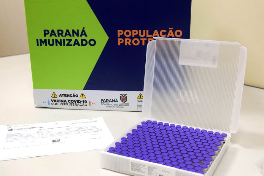Lote com 366.300 doses de vacinas contra a Covid-19 será enviado ao Paraná