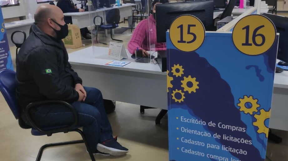 Escritório capacita micro e pequenos empresários e MEIs para licitações públicas