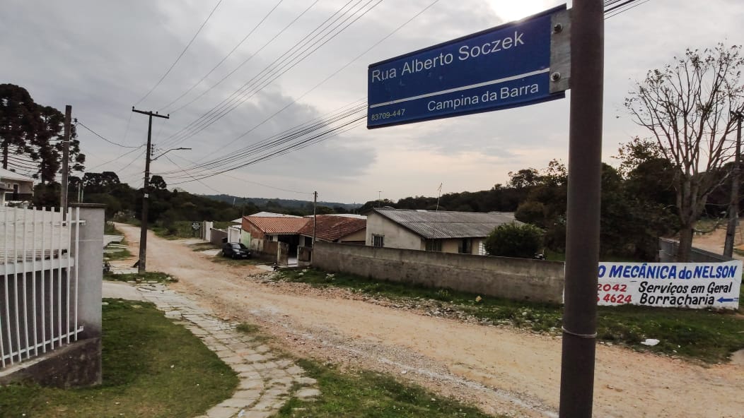 Ausência de asfalto na rua Alberto Soczek gera indignação entre moradores