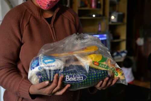 Voluntários lutam para amenizar os efeitos da fome