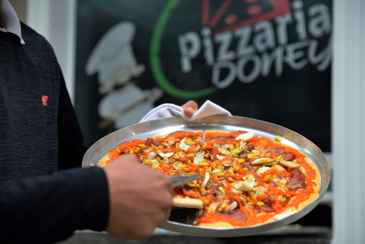 Com pizzas que são sucesso, Pizzaria Doney completa cinco anos de  existência - O Popular do Paraná
