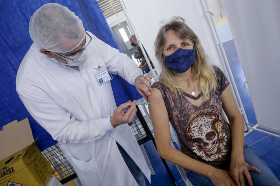 Araucária convoca cidadãos com 49 anos ou mais para vacinação contra Covid-19