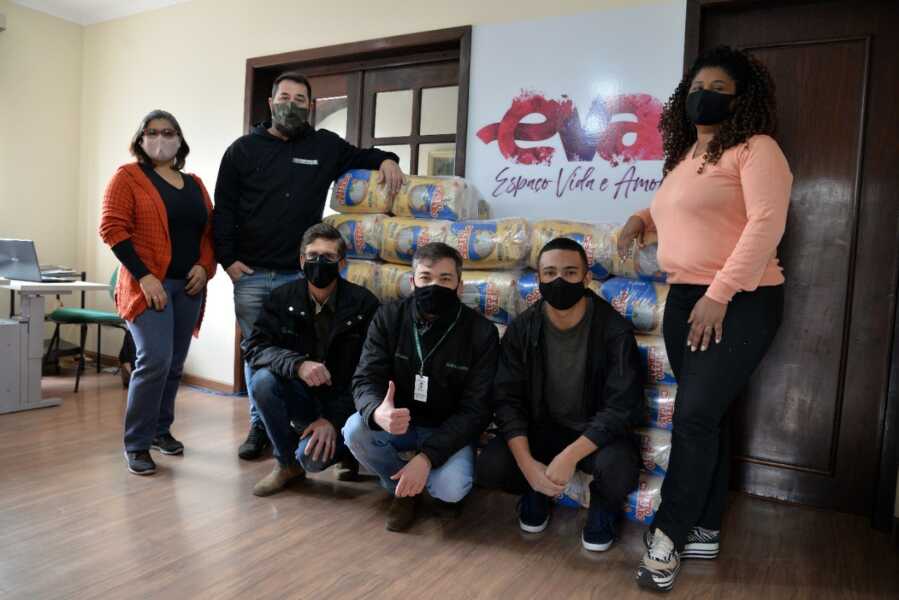 ONG EVA recebe doação de mais de 1.200 kg de alimentos