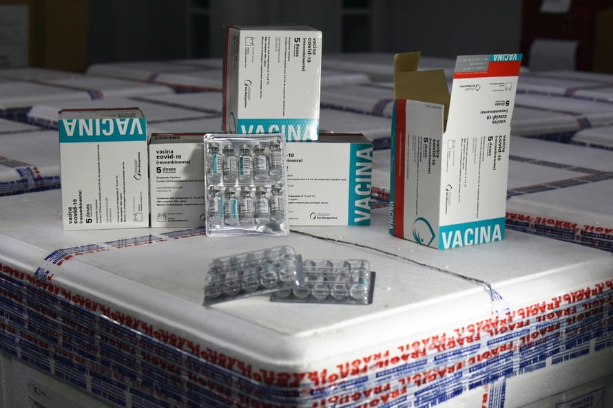87 mil doses de vacinas contra a Covid-19 chegam ao Paraná