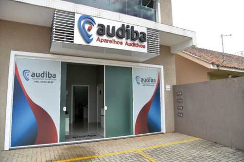 Fonoaudióloga fala da importância de cuidar bem da audição