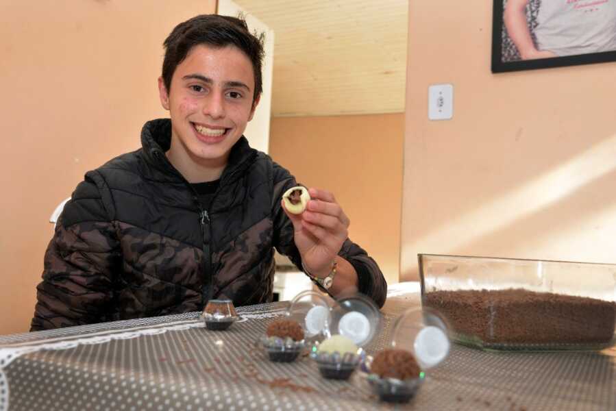 Jovem de 15 anos monta empresa de doces gourmet