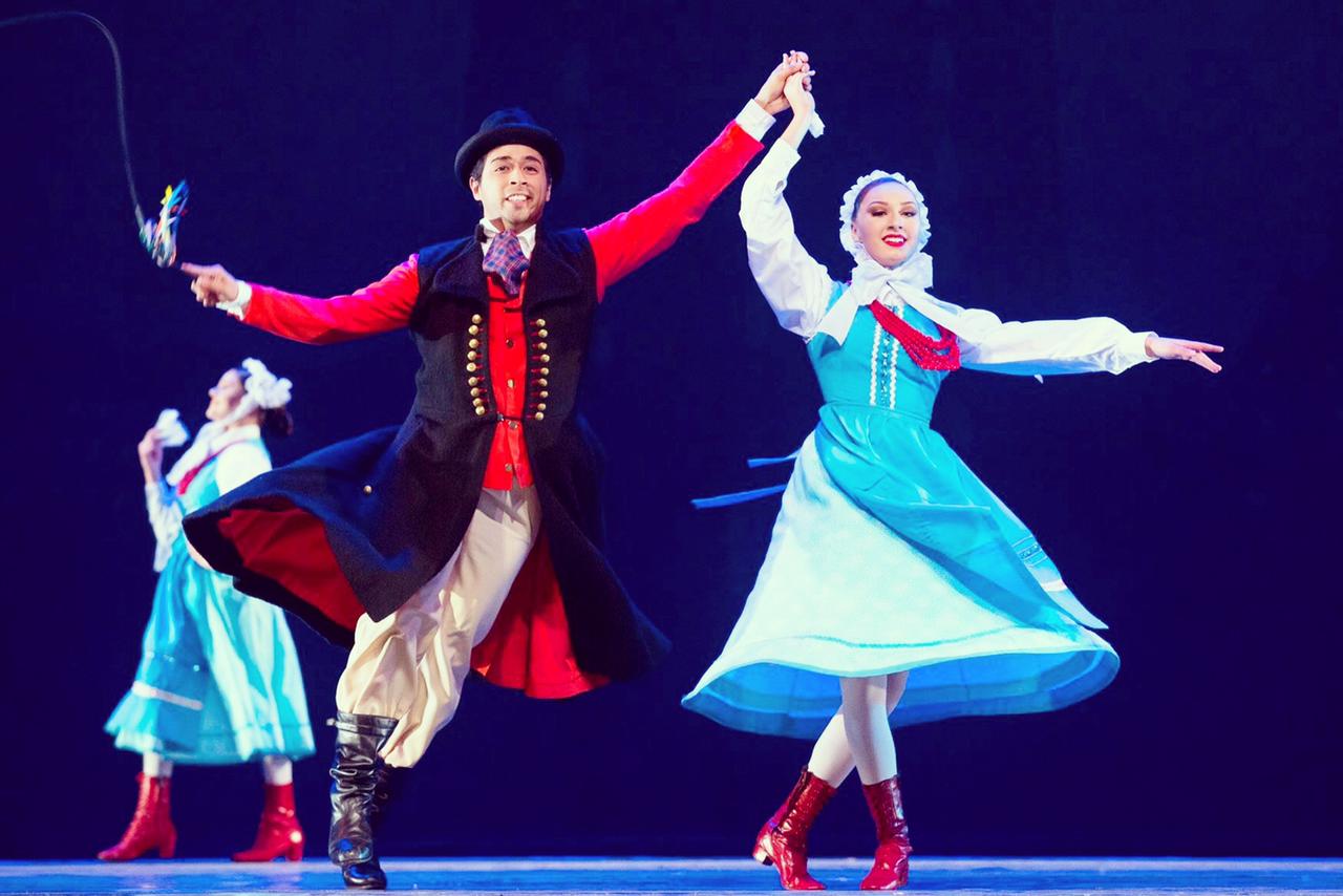 Coreógrafo e bailarina do Wesoly Dom se destacam em festival internacional