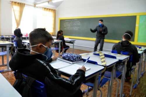 Decreto autoriza retorno 100% presencial das aulas da rede municipal