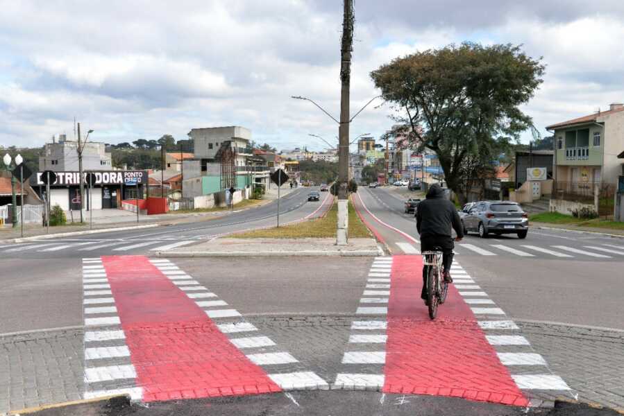 Ciclofaixa na rua Manoel Ribas é de uso exclusivo para ciclistas