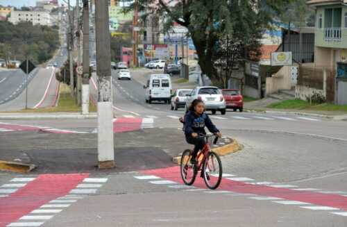 Ciclistas devem ficar atentos para as regras de uso da ciclofaixa