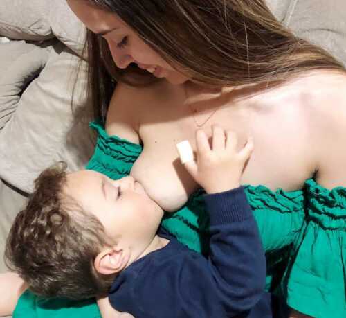 Mamães encorajam outras mulheres a amamentarem seus filhos