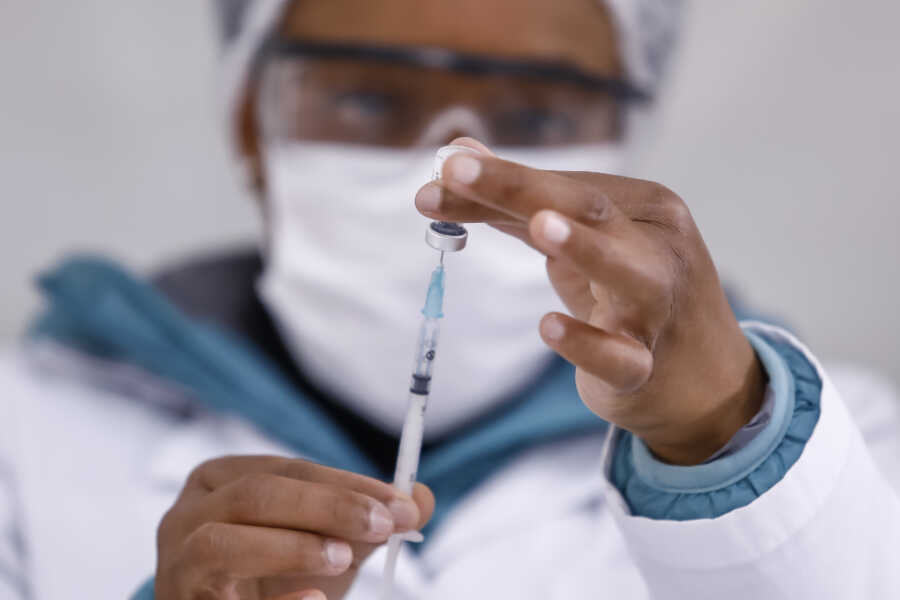 Saúde convoca adolescentes de 13 anos completos para receberem a primeira dose da vacina contra a Covid-19