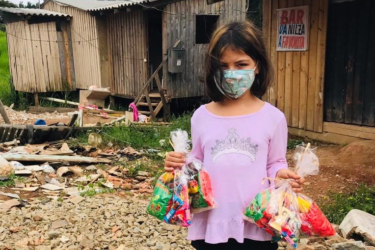 ONG Solidárias Festinhas arrecada doces para atender crianças de Araucária