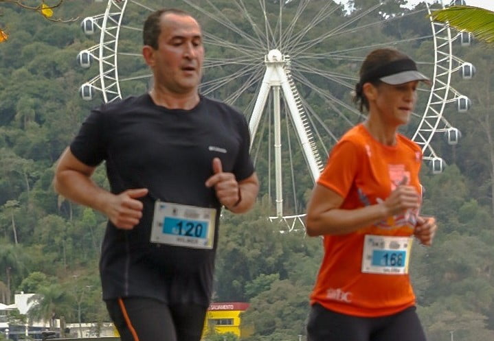 Araucarienses concluíram com sucesso a Meia Maratona Internacional de Balneário Camboriú