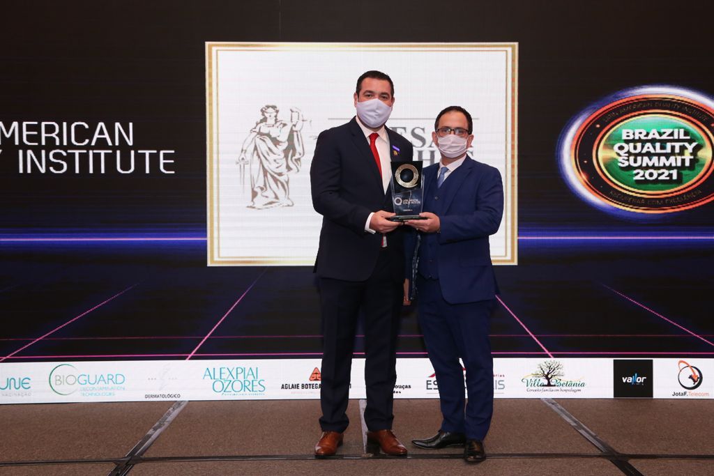 Dicesar Beches & Advogados Associados recebe prêmio da Latin American Quality Institute