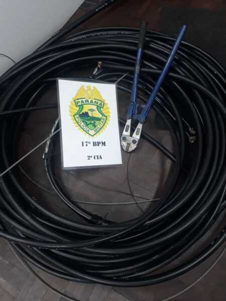 Dupla vai em cana por furtar fios de telefone no bairro Costeira