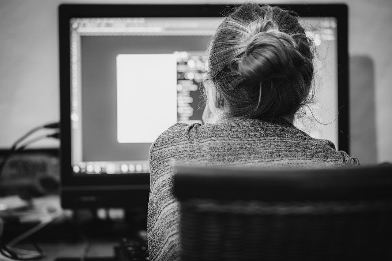 Profissionais se dividem entre a vontade de retornar e permanecer em home office